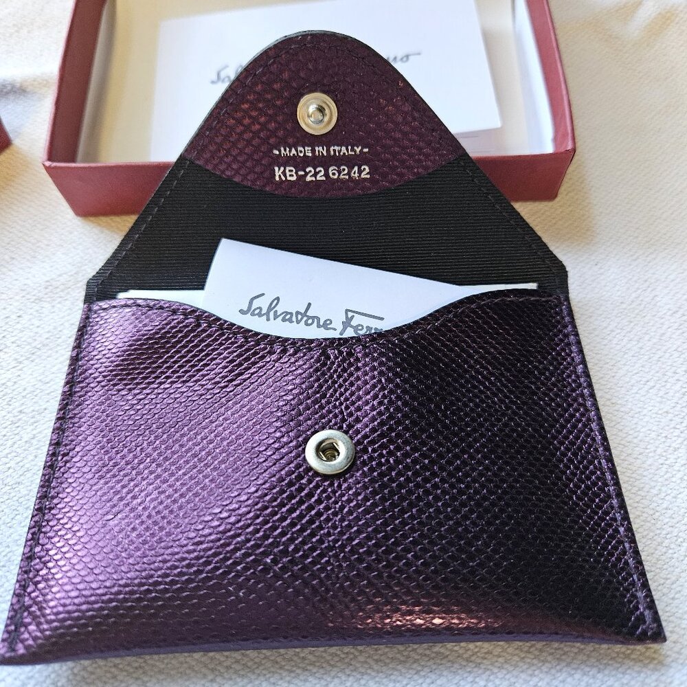 NIB Ferragamo reptile/lizard purple-violet leather card case free shipping